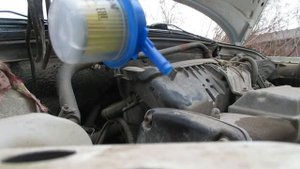 Продуваем от грязи медную трубку подачи газа ГБО.