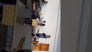 Девчёнка орёт на учителя матом