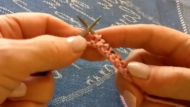 Красивый плотный узор спицами поворотными и круговыми рядами. 2 петли 4 ряда.