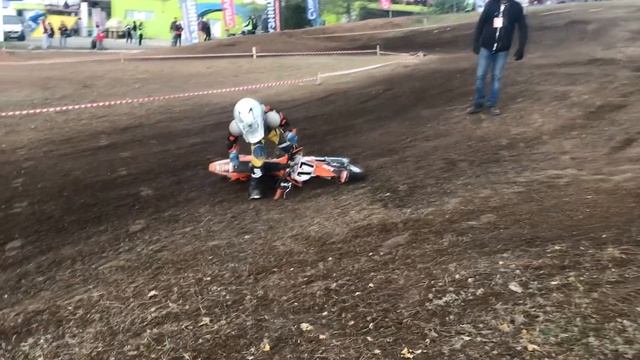 МОТОВЛОГ | ХАРД ЭНДУРО | ДЕТИ НА МОТОЦИКЛАХ | ВАРИМ AKRAPOVIC смотреть онлайн