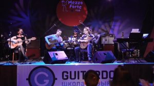 Новогодний концерт Guitardo (Екатерина и Михаил Туркеевы) / Ёжик с дырочкой в правом боку