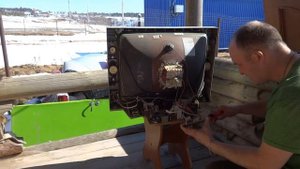 Выкинуть или разобрать телевизор Elenberg