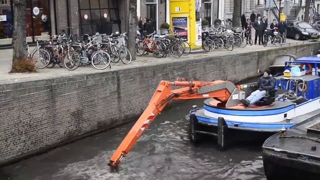Добыча велосипедов в Амстердаме смотреть онлайн