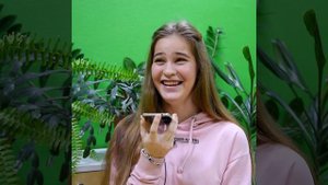 Дети в России звонят мамам и говорят "Я тебя люблю"