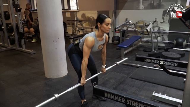 Тренируем ягодицы со штангой. Правильный тренинг с Анной Дудушкиной смотреть онлайн