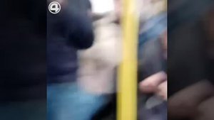Жесткая драка в автобусе. Водитель избил пассажира на камеру