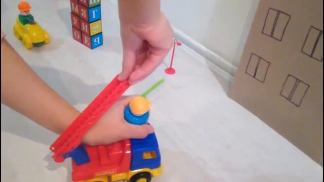 пожарная машина, пожарный тушит пожар, машинки