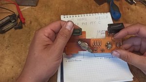 Как подключается потолочный светильник на Пассате Б3 под номером 357 947 111 С. Распиновка плафона