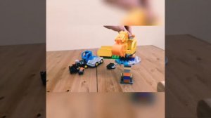 We create the excavator from Lego duplo  (собираем экскаватор из лего дупло)