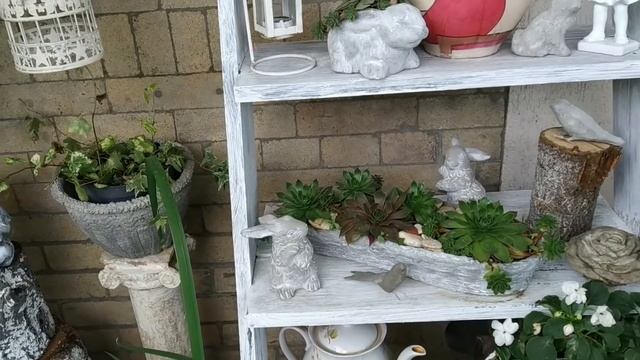 Винтажный уголок в саду. Декорирование и дизайн сада. Горшечный садик. Садовые украшалки.