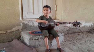 5 ёшли болакай она хакида ашула айтяпти