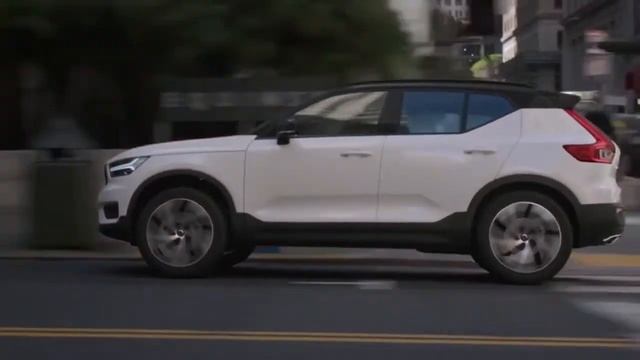 2018 Volvo XC40 vs 2017 Toyota RAV4 смотреть онлайн