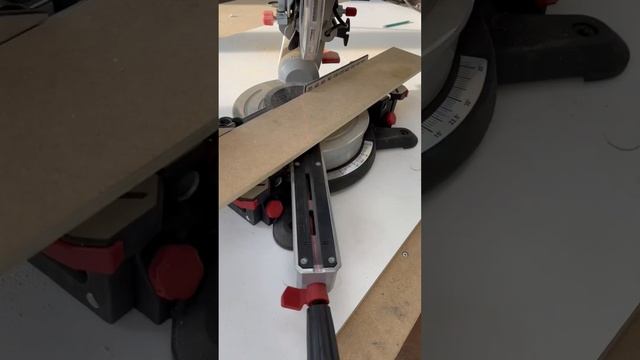 Cut a 45 degree angle( запил угла 45 градусов) #woodworking #wood #timelapse