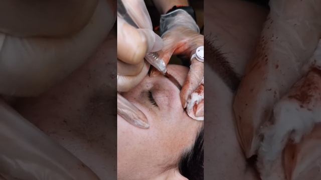 Перекрытие голубого цвета бровей смотреть онлайн