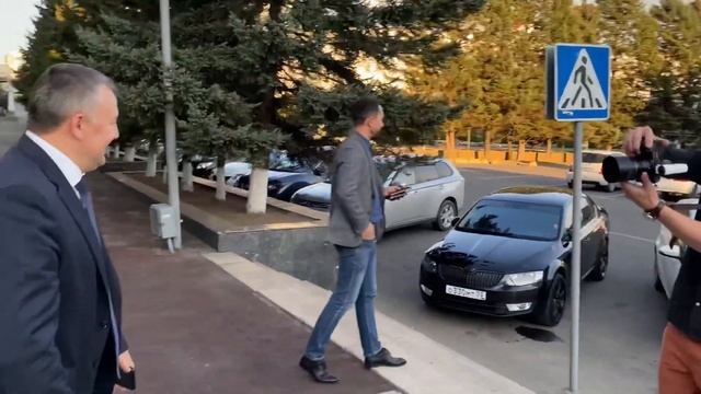 Фотографирую случайных людей на улице за подписку. смотреть онлайн