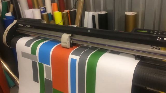 Процесс производства и изготовления наклеек на самоклеящейся виниловой пленке, Москва смотреть онлайн