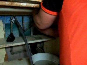 Забился сифон на кухне в мойке? Не проблема!