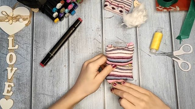 Шьем игрушки котята игольницы из старых носков. Рубрика сделай сам своими руками!!
