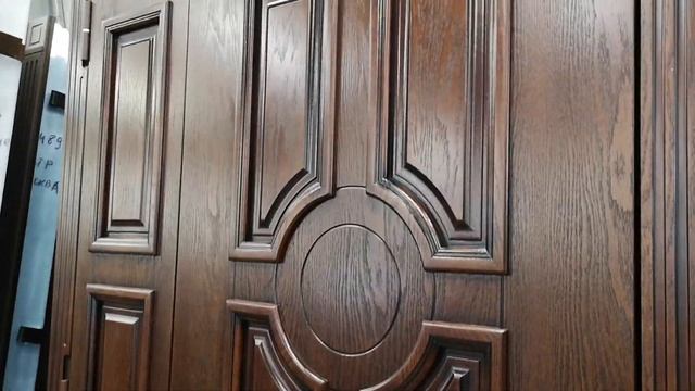 Парадная двустворчатая входная дверь с кельтском стиле. Прекрасный выбор для коттеджа или особняка смотреть онлайн