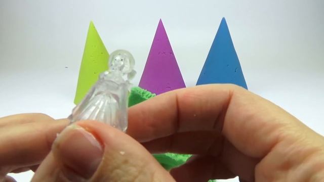 Сюрпризы из кинетического песка ищем игрушки смотреть онлайн