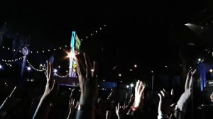 Weezer - Buddy Holly (Live at AXE Music One Night Only)