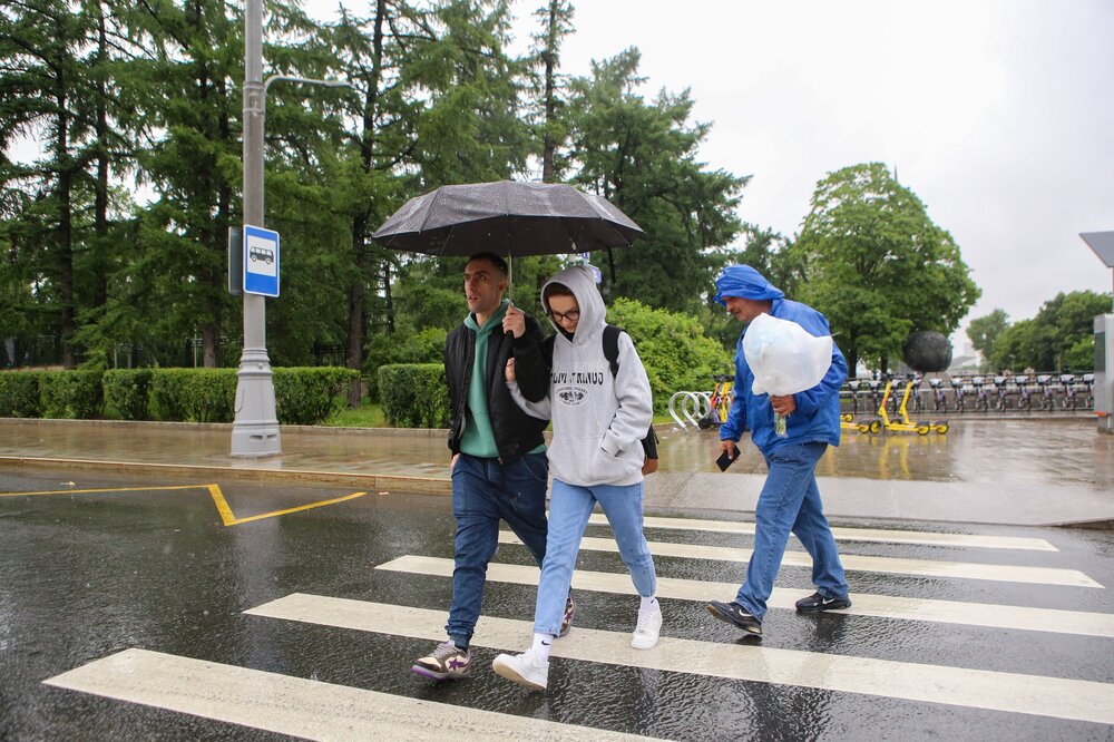 Сильнейший ливень накрыл Москву. Дождь не прекратится еще два дня / События на ТВЦ