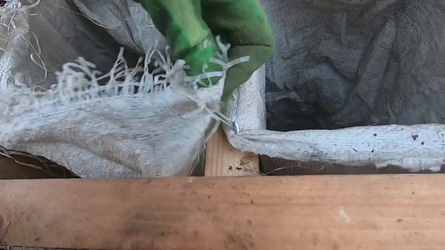 Раздельный сбор мусора, деревенский парень сделал в своем доме баки / Separate waste collection