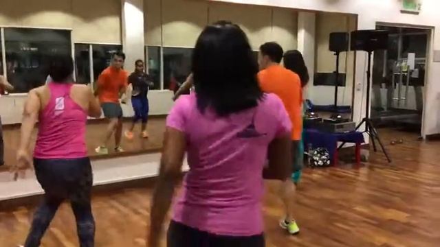 Dancing Kizomba (zumba dancin..) смотреть онлайн