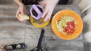 Блины с начинкой Цезарь,очень вкусно и сочно:)