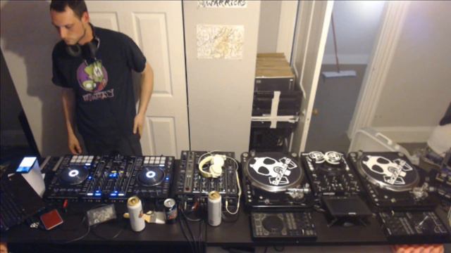 Bassline Syndicate Live смотреть онлайн