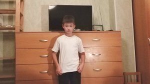 Тема рассказывает стихотворение Маргариты Алигер "Осень только взялась за работу"