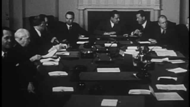 #Нерассказанная история США - часть 4 (экранизация книги Оливера Стоуна и Питера Кузника) смотреть онлайн