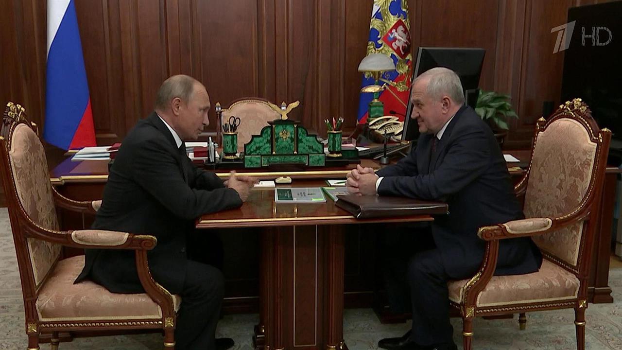 Владимир Путин встретился с руководителем Федеральной таможенной службы Владимиром Булавиным
