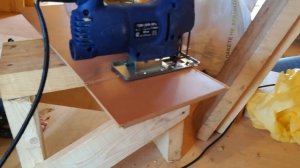 Как обойти трубы при укладке ламината