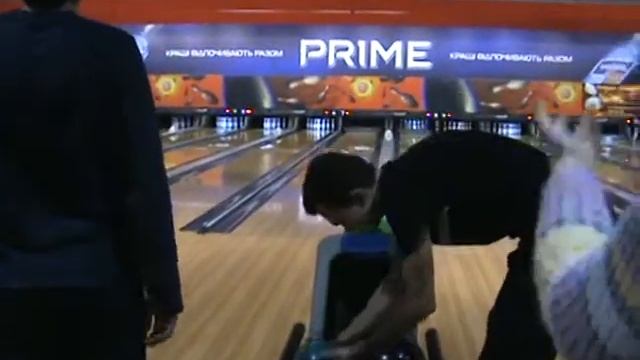 СУПЕР СТРАЙК!!! Боулинг 26 01 2011 три страйка подряд смотреть онлайн