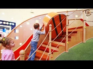 Дети едут на детскую площадку в магазине Мега. МанкиИгры.