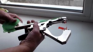 Тапенер-  устройство для подвязки побегов.