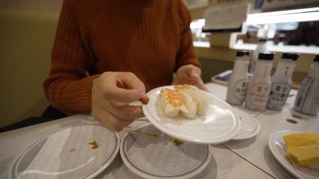 СУШИ РЕСТОРАН БУДУЩЕГО Как выглядит современный суши ресторан в Японии смотреть онлайн