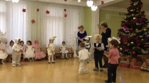 Танец с погремушками Ясельная группа Новый год