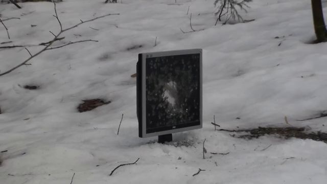 Как страйкбольный шарик разбивает монитор. смотреть онлайн