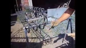 Кованый французский балкон-цветочница - покрытие кованого изделия патиной | ЧПУП "Кузнечное дело"