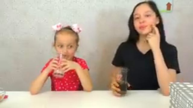 ЧЕРНАЯ ЕДА Против КРАСНОЙ ЕДЫ / 24 Часа Только Челлендж С Едой смотреть онлайн