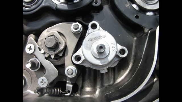 Собираем двигатель мотоцикла SUZUKI nz 250 (Часть 1) смотреть онлайн