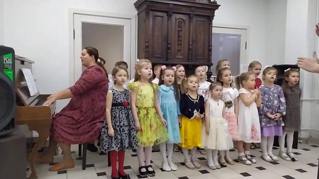 Мама первое слово. исп. младший хор ДХС КЛЮЧ смотреть онлайн