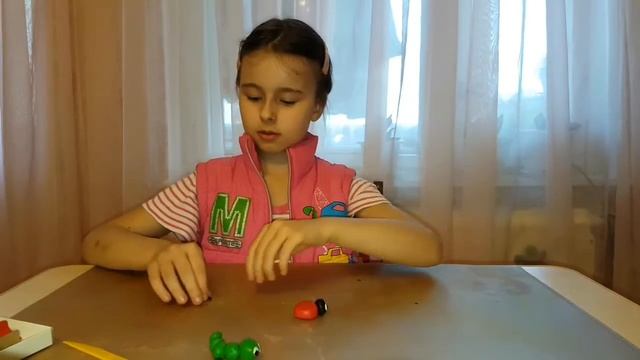 Гусеница и божья коровка из пластелина? смотреть онлайн