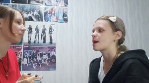 ???♀️ПЕРЕВОПЛОЩАЕМСЯ ДРУГ в ДРУГА??♀️?| меняемся одеждой, макияжем и позами для фоток?|