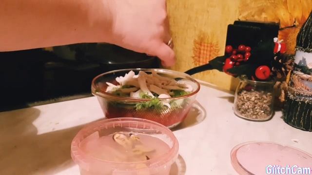 Легкий салат с морепродуктами