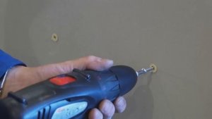 Как повесить карниз в гипсокартонный лист при помощи дюбелей PBA