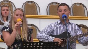 В небе безоблачном голубь кружится / Песня