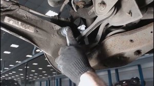 Замена задних стоек стабилизатора на автомобиле Volkswagen Jetta 6